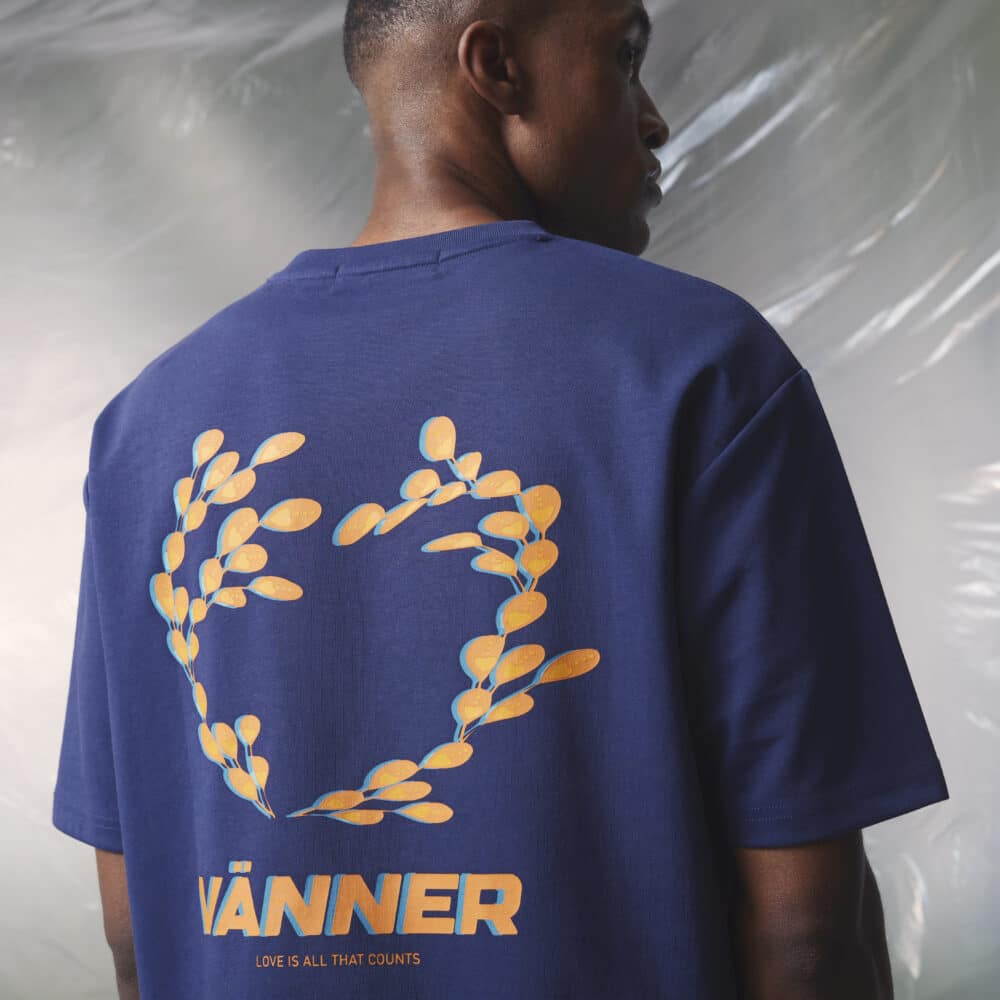 Alternative view of Vänner I love is all tee  I navy